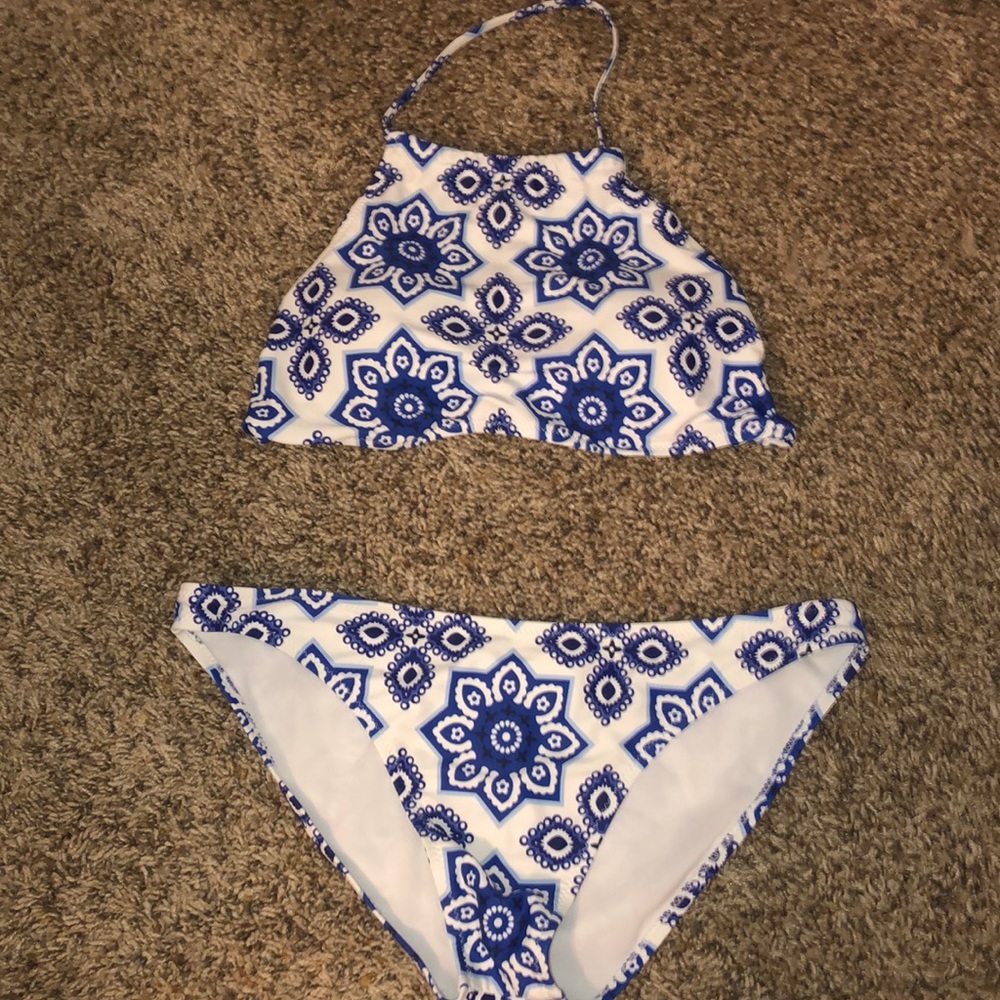 Cupshe blue & white print bikini set